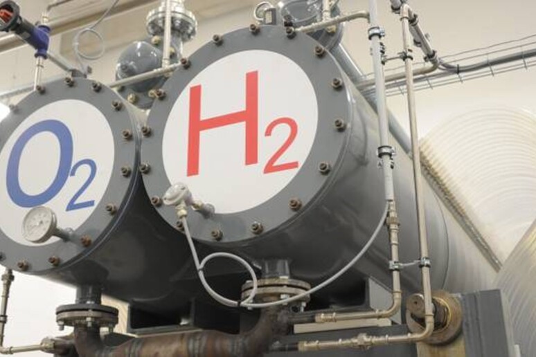 Tra oro nero e idrogeno bianco