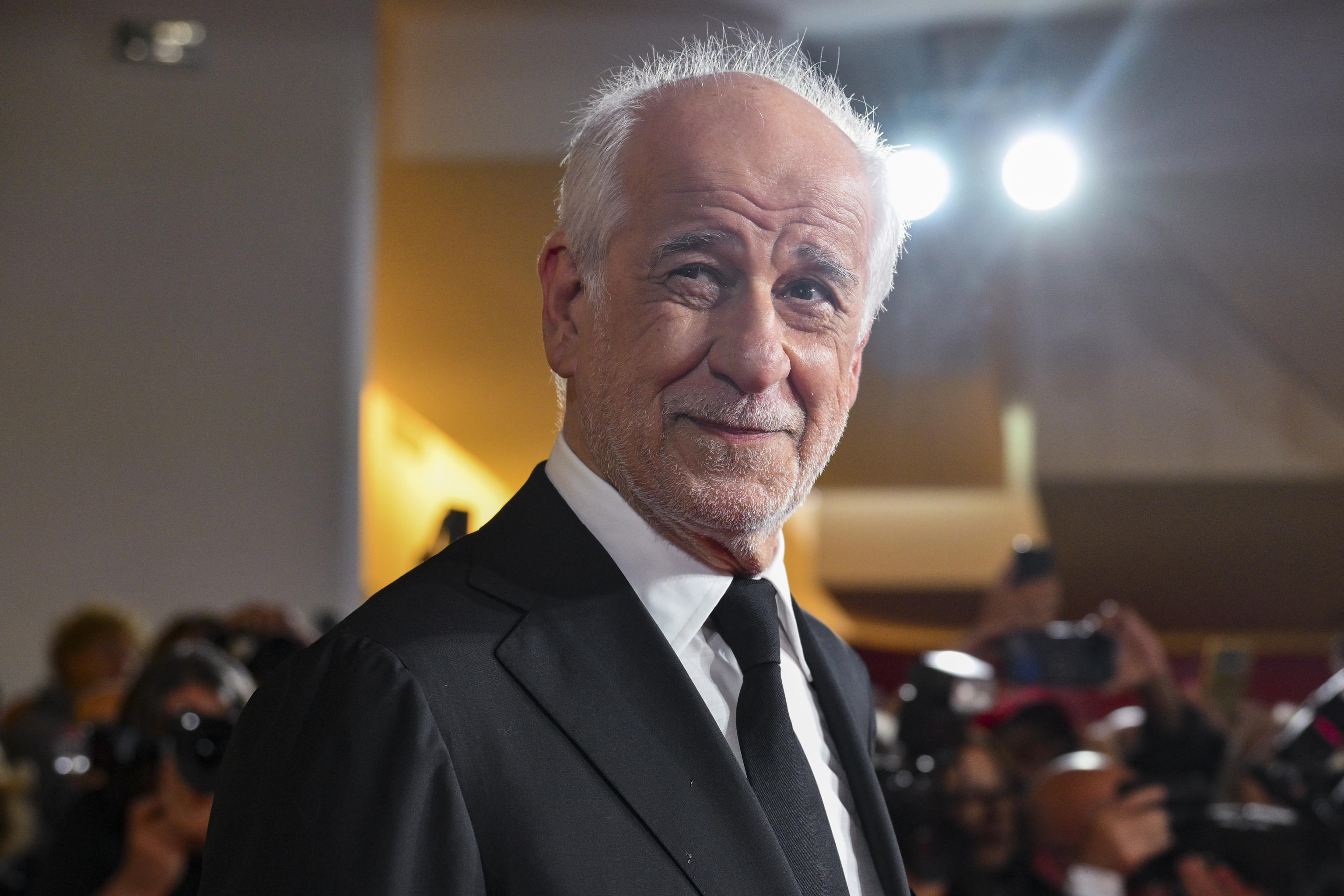 La lezione di Toni Servillo: “Con il teatro si resta umani”