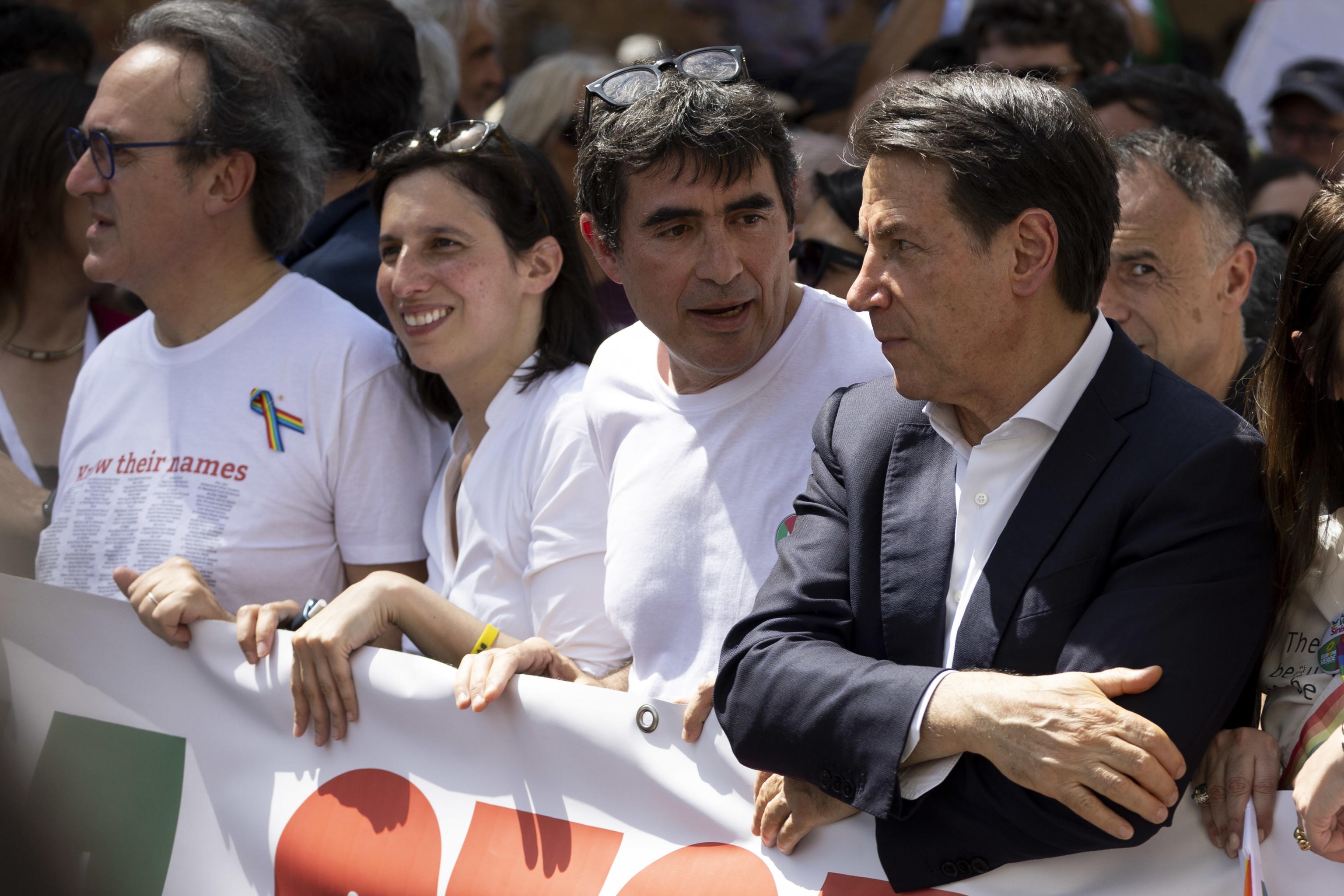 Tutte chiacchiere e distintivo