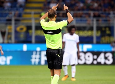 Calcio, mini rivoluzione: arbitri spiegheranno decisioni Var