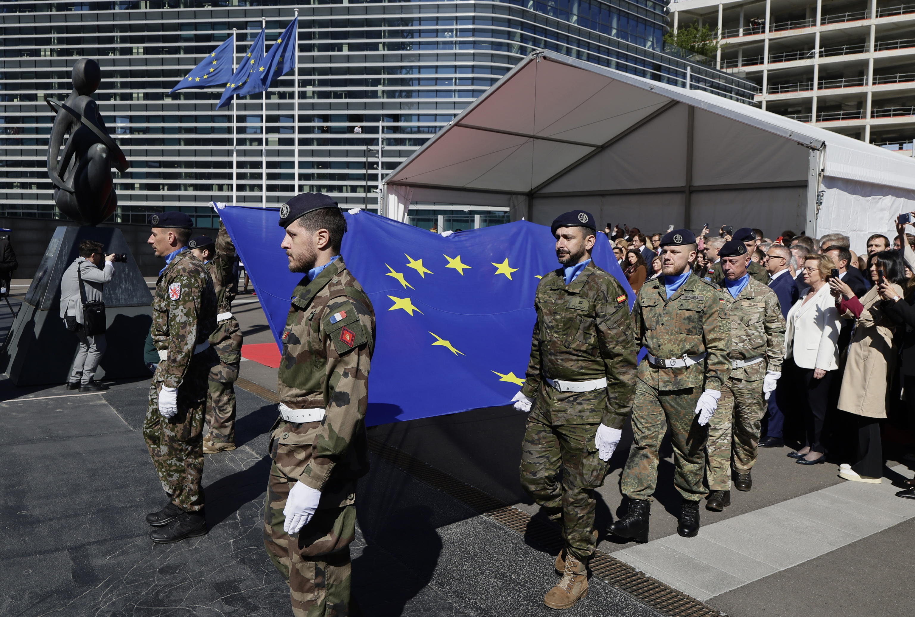 Europa de-collata: chi ha perso la testa?