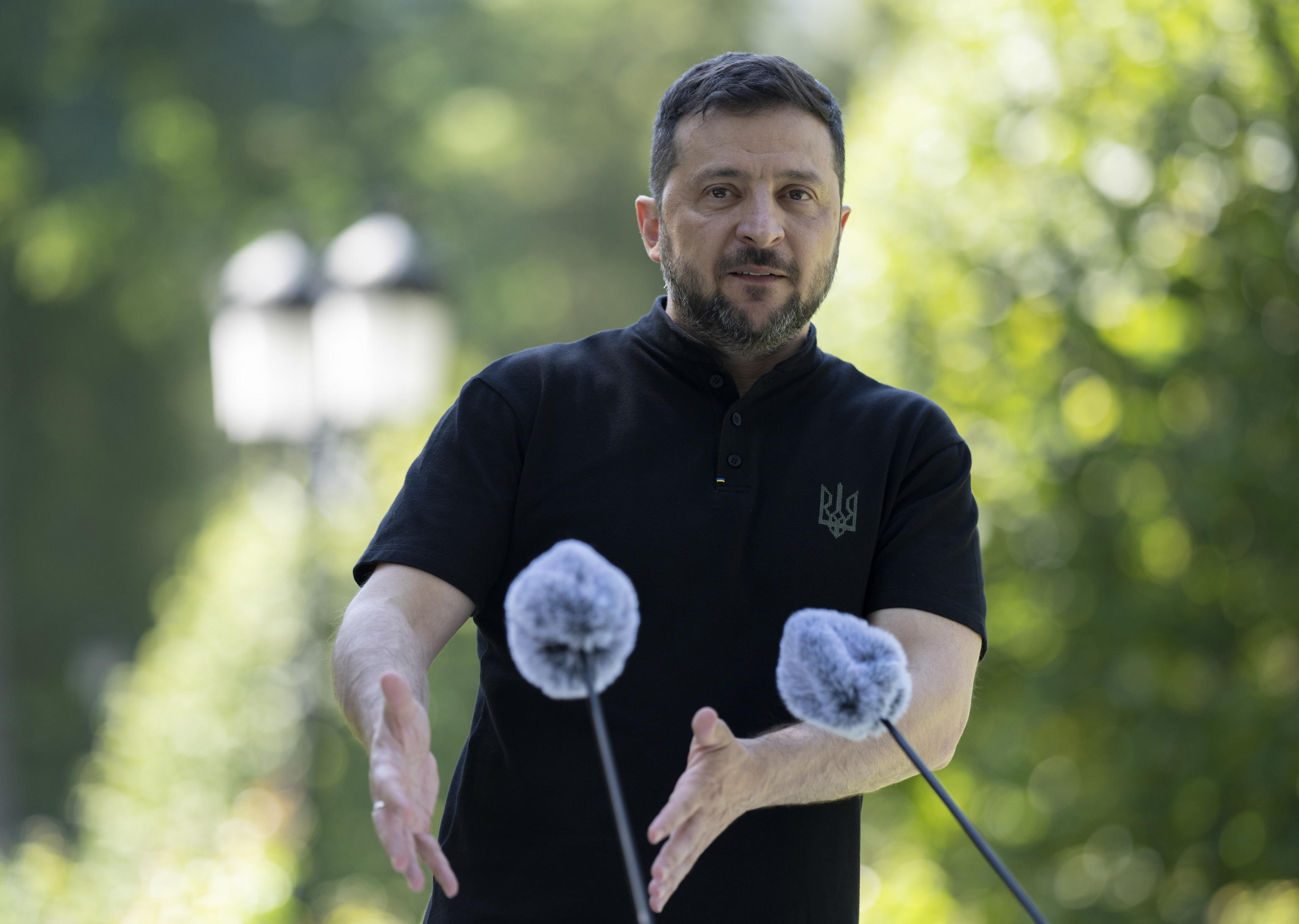 Kiev: niente pace senza cessate il fuoco, Zelensky va a Parigi