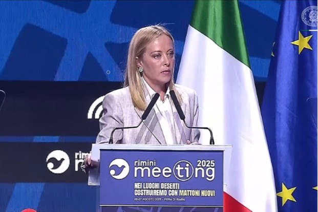 Meloni al Meeting: retorica, propositi e incoerenze dirigiste