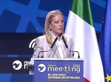 Meloni al Meeting: retorica, propositi e incoerenze dirigiste