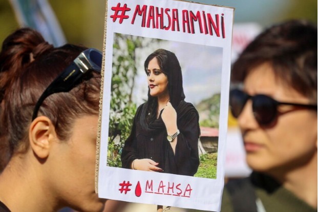 Mahsa Amini, tre anni fa l’uccisione della giovane curda iraniana