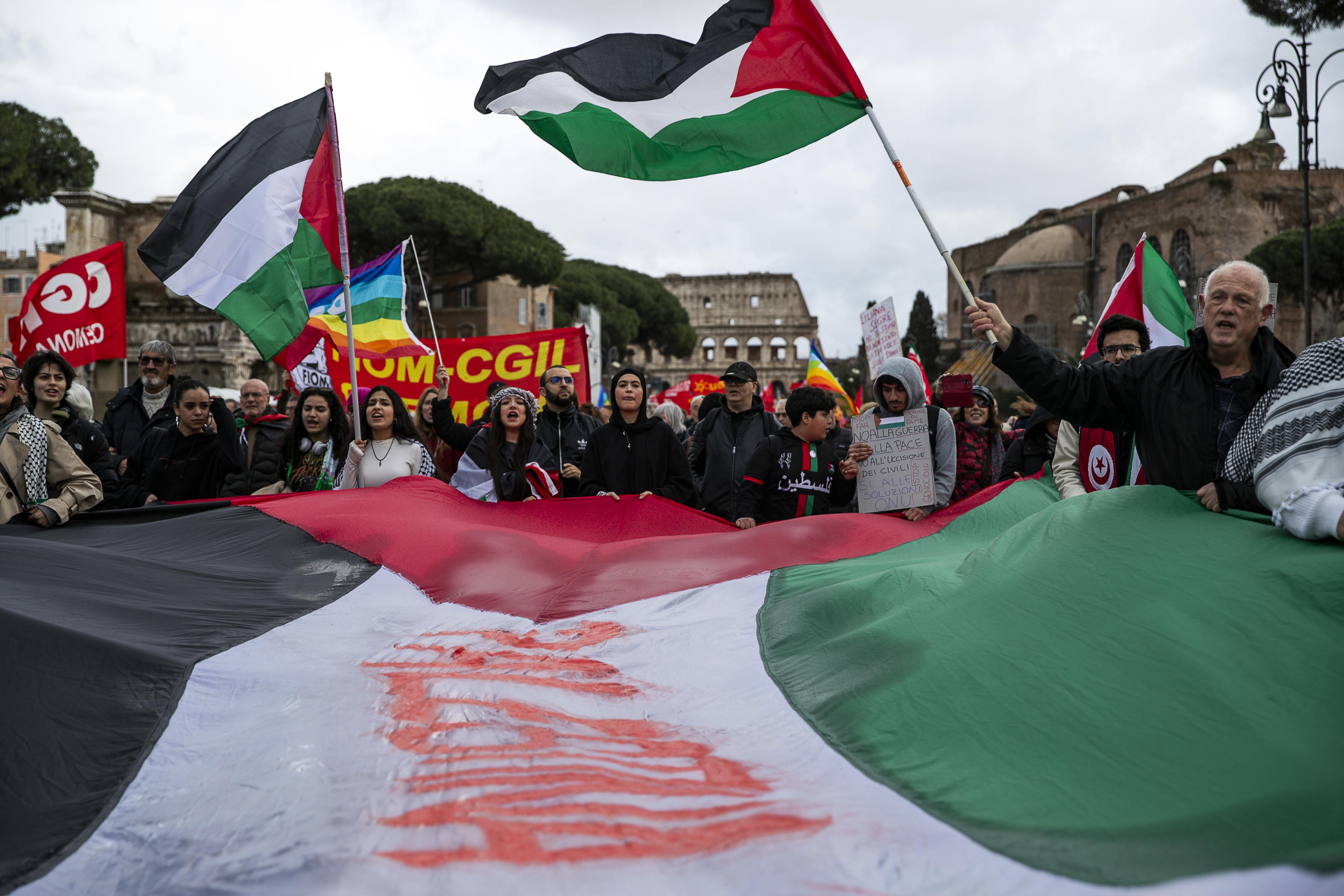 Roma si ferma: associazioni, sindacati e partiti manifestano per Gaza