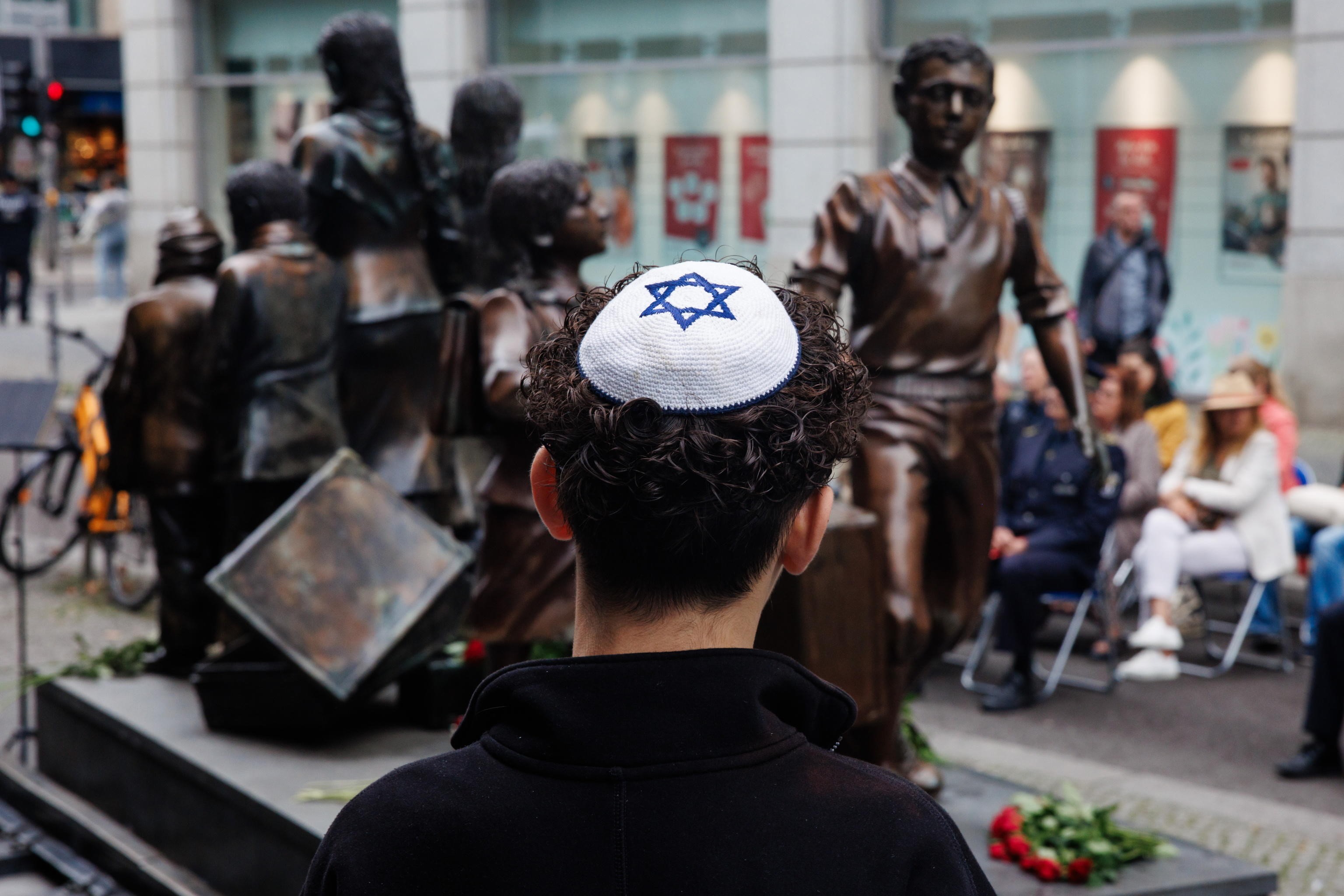 Sempre con la kippah, giammai con la kefiah