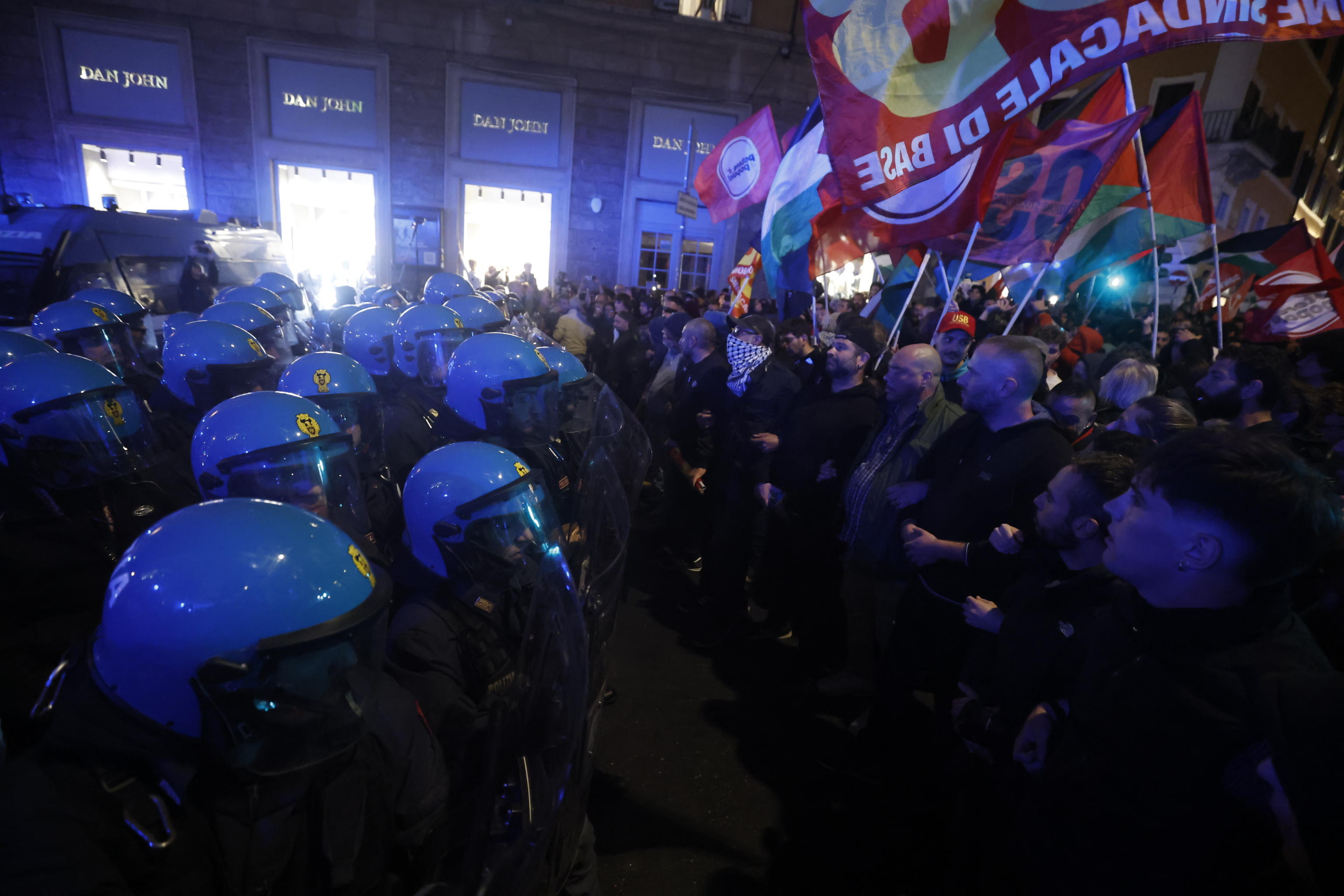 Flotilla bloccata scatena i disordini pro-Pal