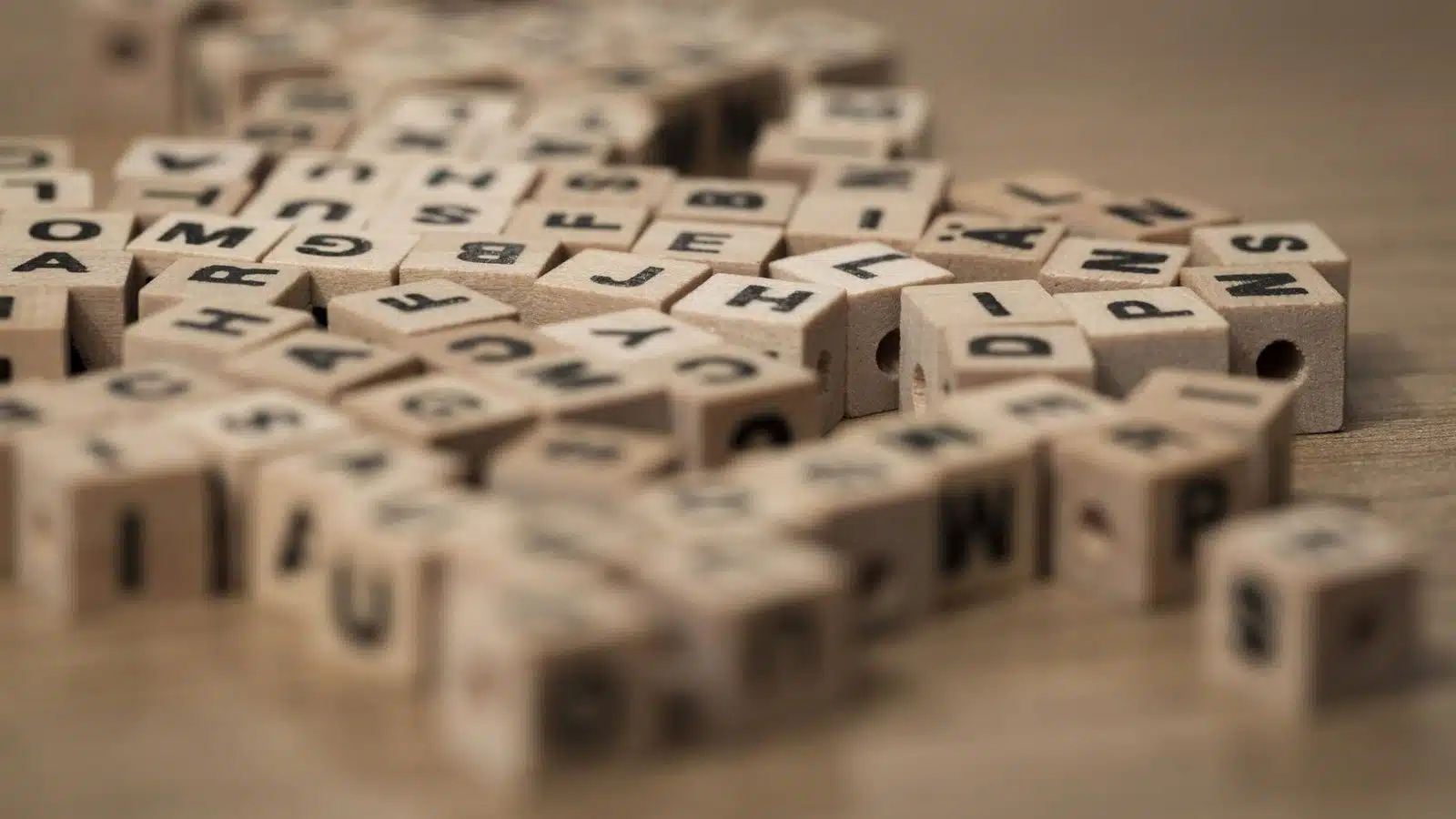 La politica da confronto ideale a conformismo aggressivo