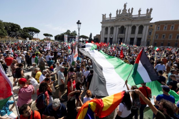 La follia delle piazze pro-Pal