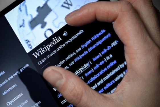 Wikipedia, con l’Intelligenza artificiale traffico giù dell’8 per cento