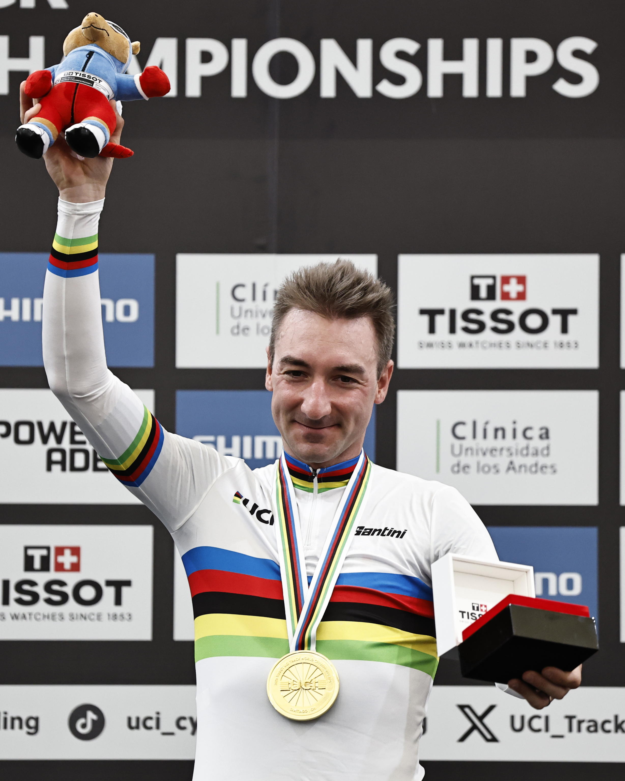 Viviani chiude la carriera con un oro ai mondiali