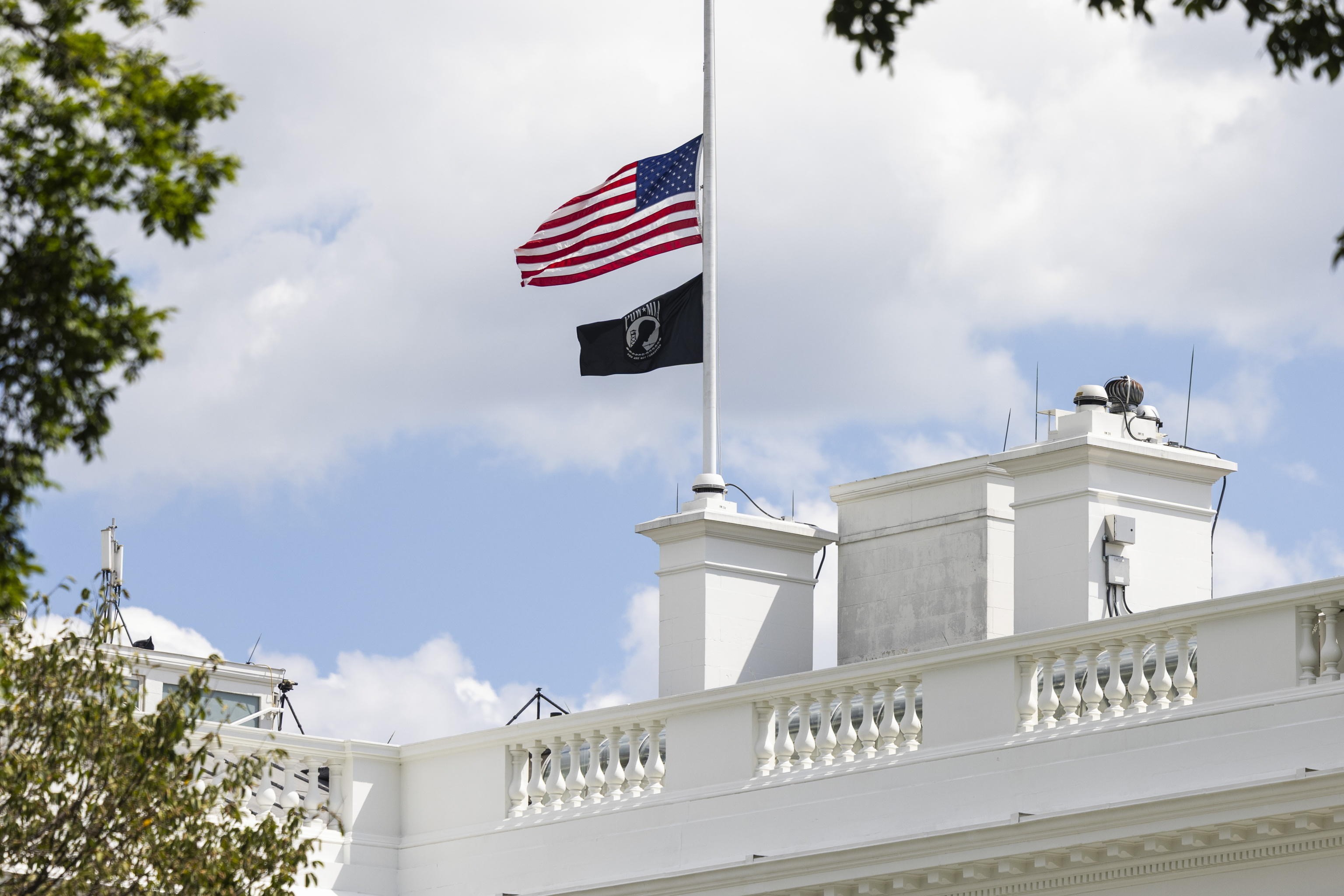 La nuova ondata di terrore: follia digitale e crisi dell’anima americana