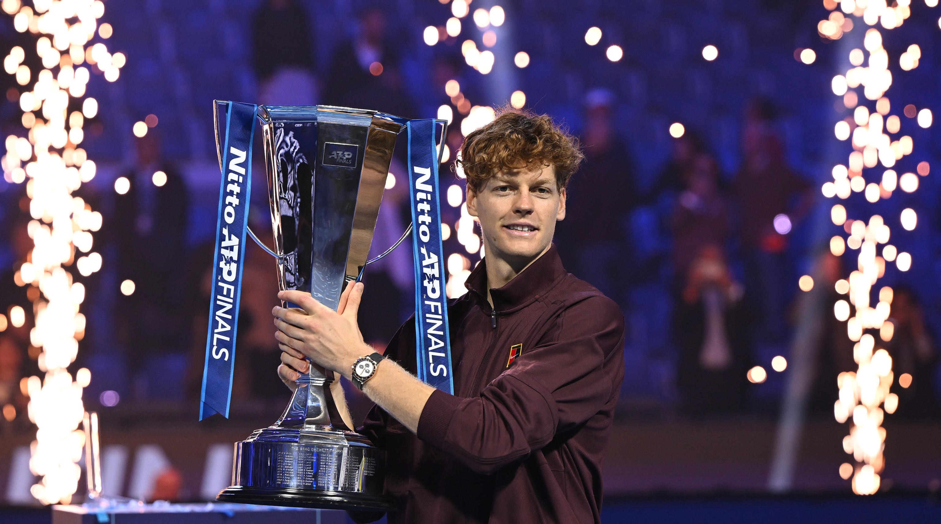 Sinner batte Alcaraz: è lui il “re” delle Finals