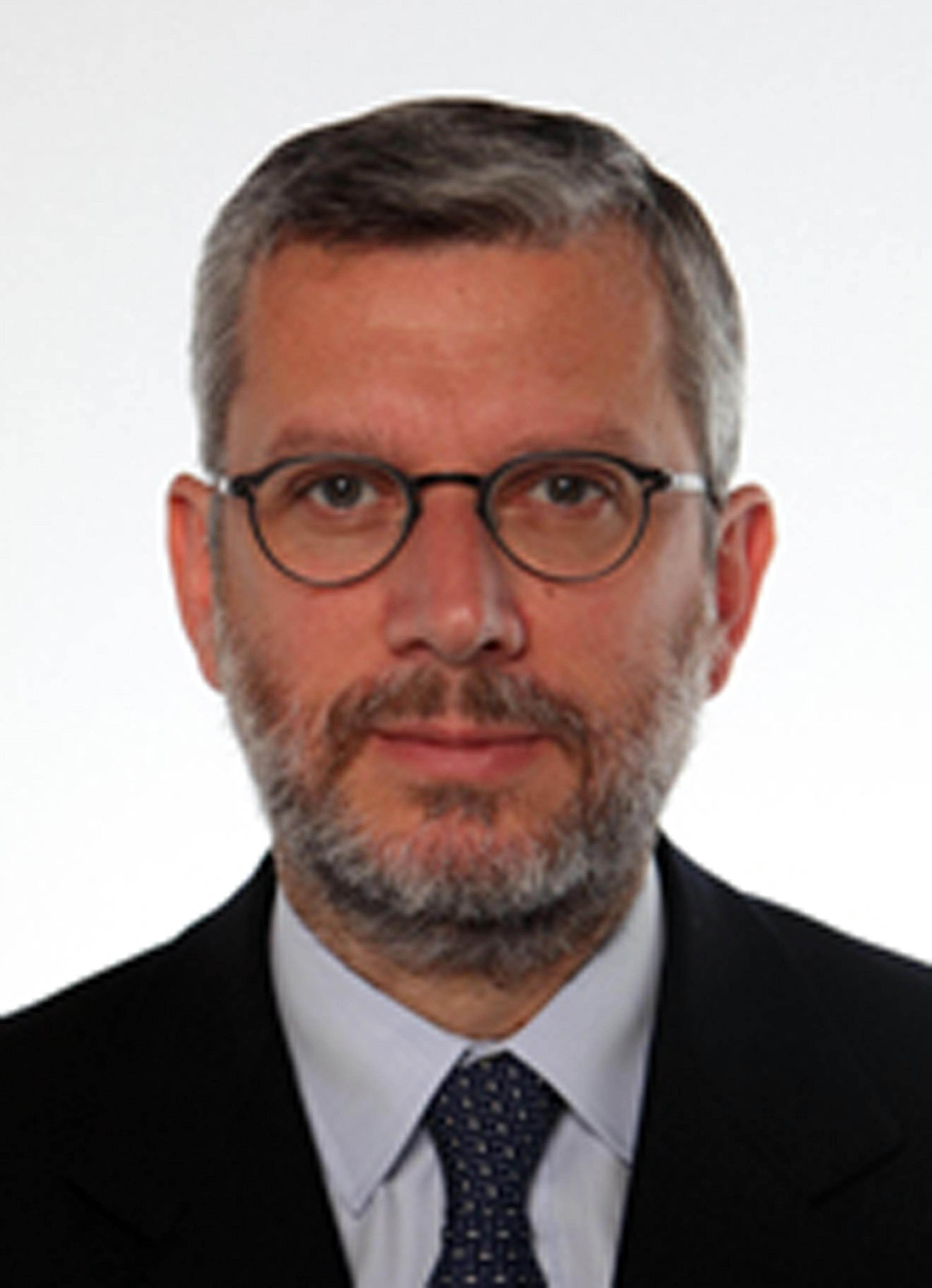 Le “chiacchiere tra amici” e la sfiducia istituzionale