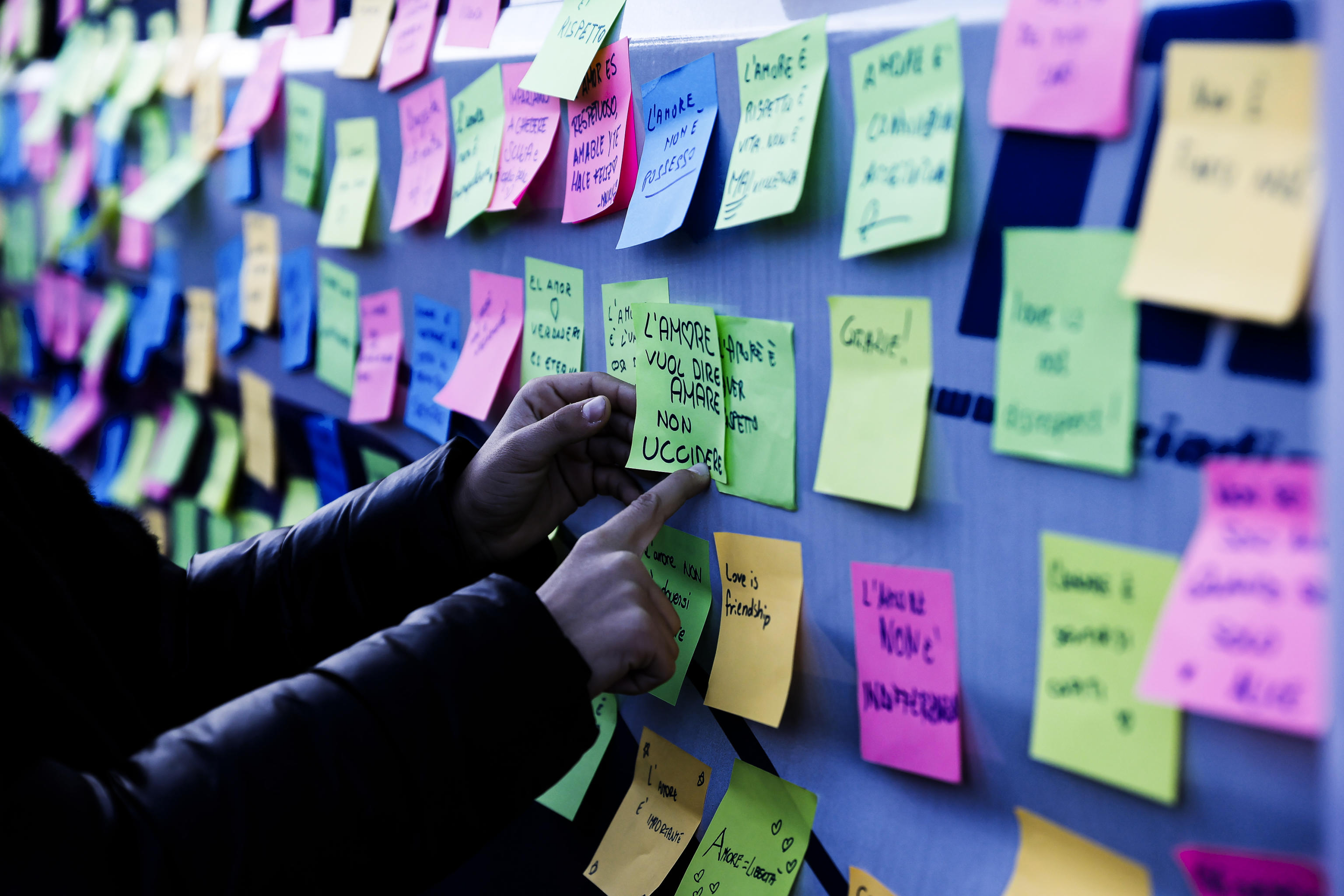 La violenza di genere tra tifoserie politiche e i silenzi degli scienziati