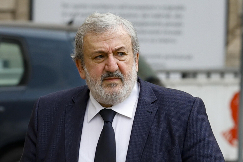 Il caso Emiliano e la zona grigia della normativa