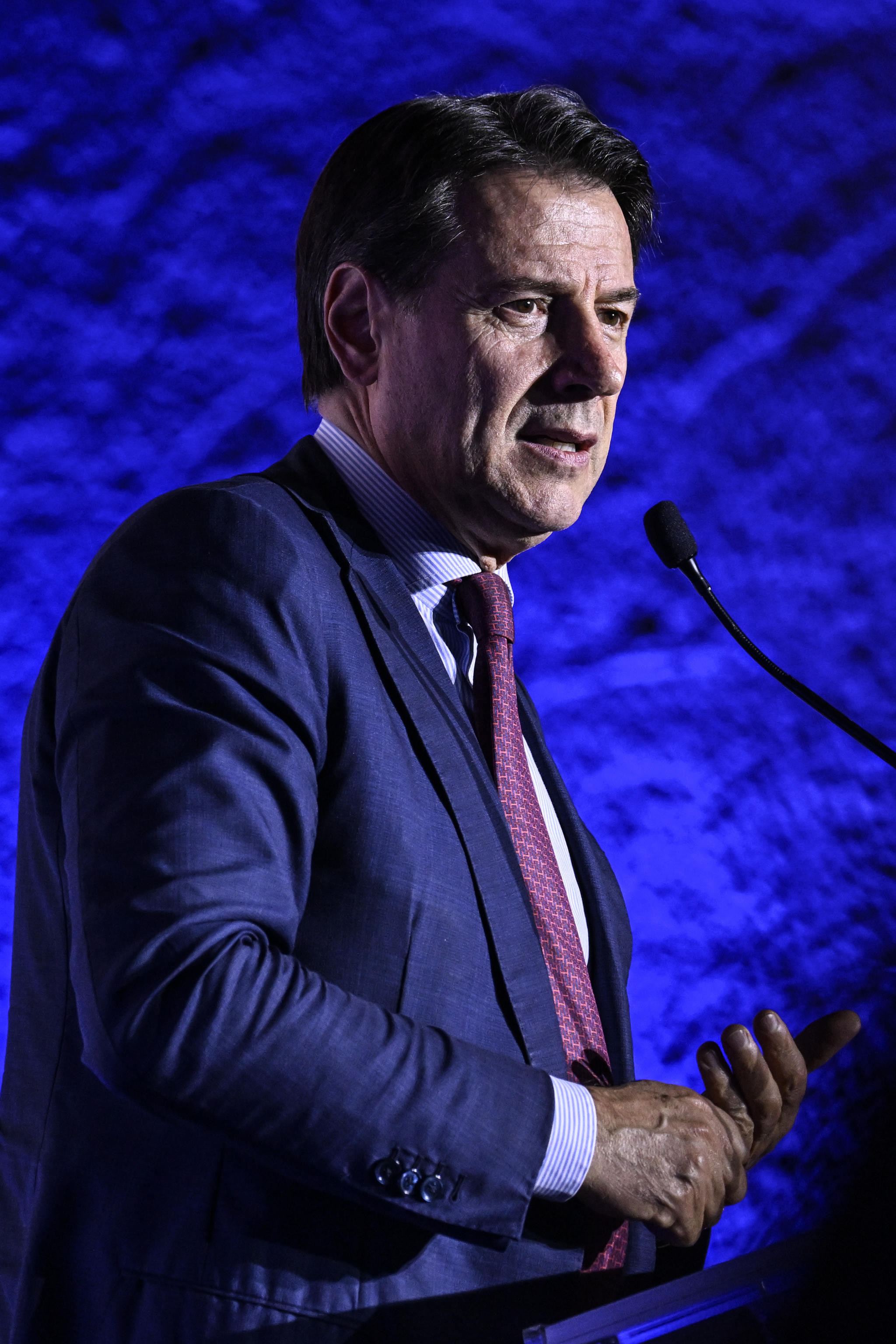 Conte irrita il Pd: “Prima i temi, poi decidiamo insieme la leadership”