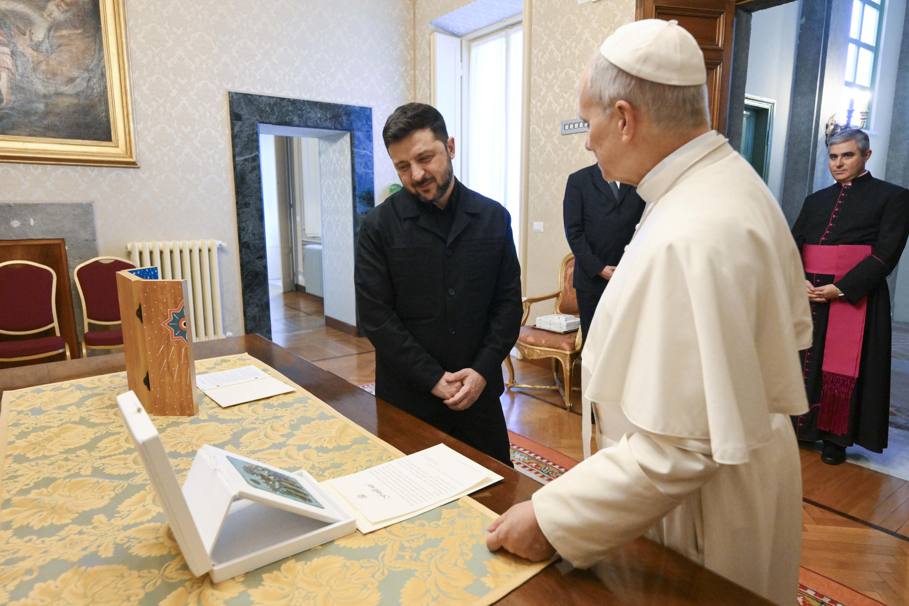 Zelensky a Roma, invita il Papa in Ucraina