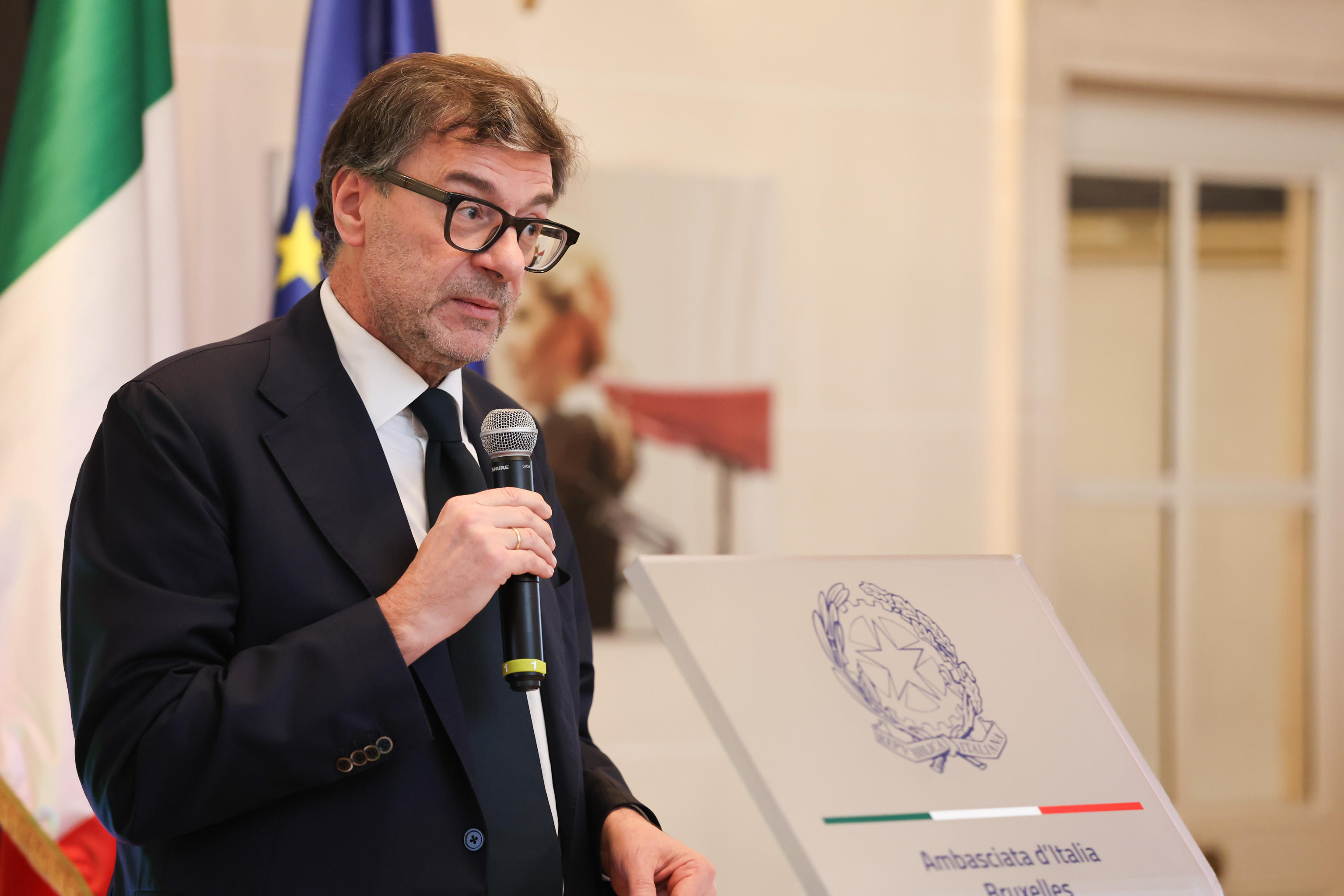 Euro digitale, Giorgetti: “Tutelare di più i piccoli esercenti”