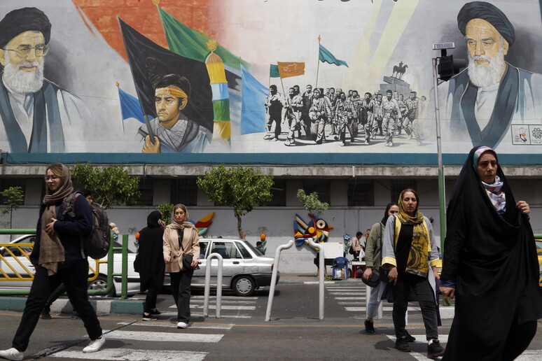 Khoneynismo, una delle invenzioni dell'imbecillità intellettualoide