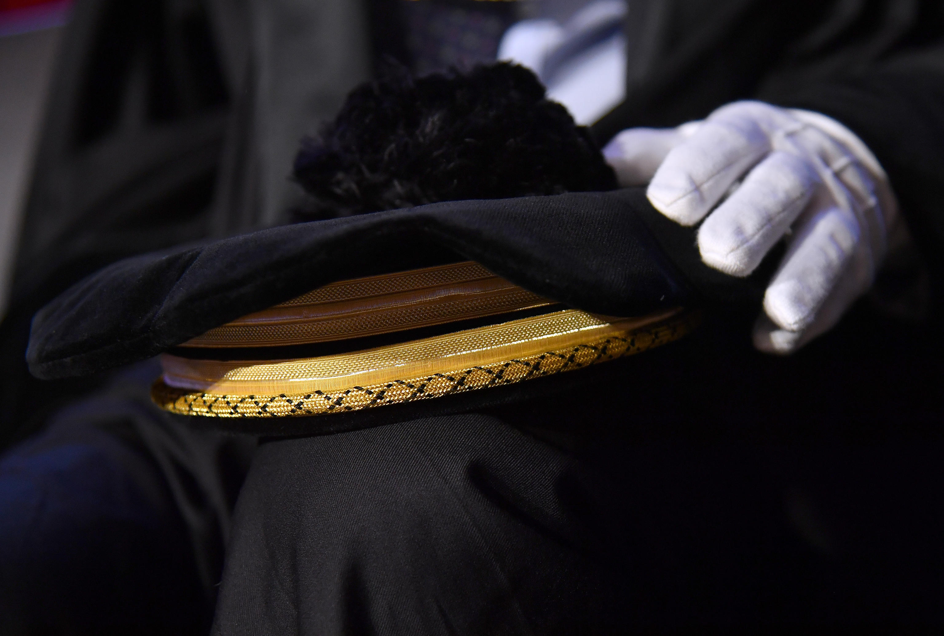 Magistrati fuori a calci e martello