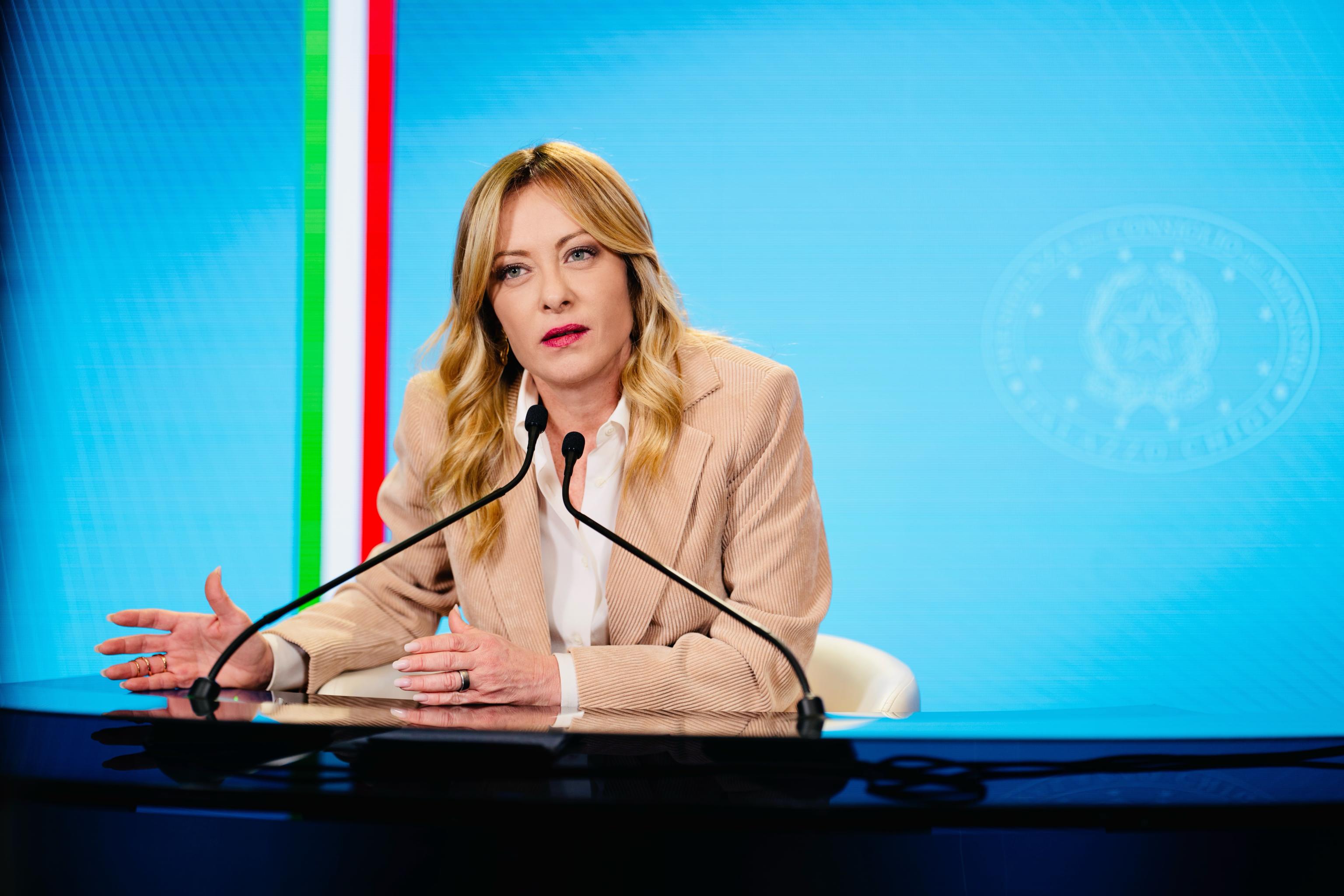 Meloni è il volto della Nazione, poi ci sono i burattini