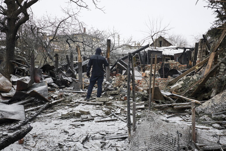 La pace si discute, l’inferno si vive