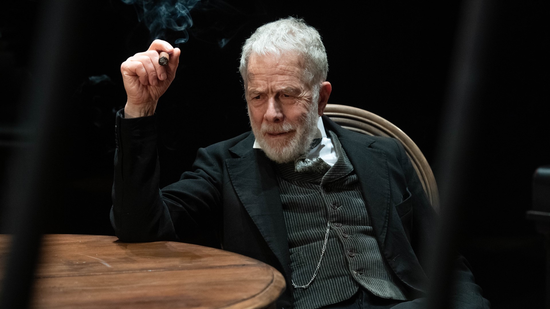 “Lungo viaggio verso la notte”: il teatro e i suoi fantasmi