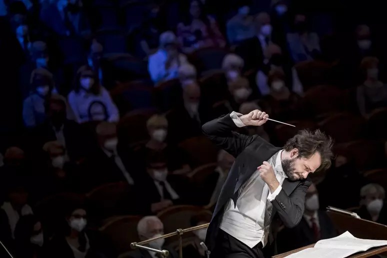 All’Auditorium di Roma, la viva direzione di Petr Popelka