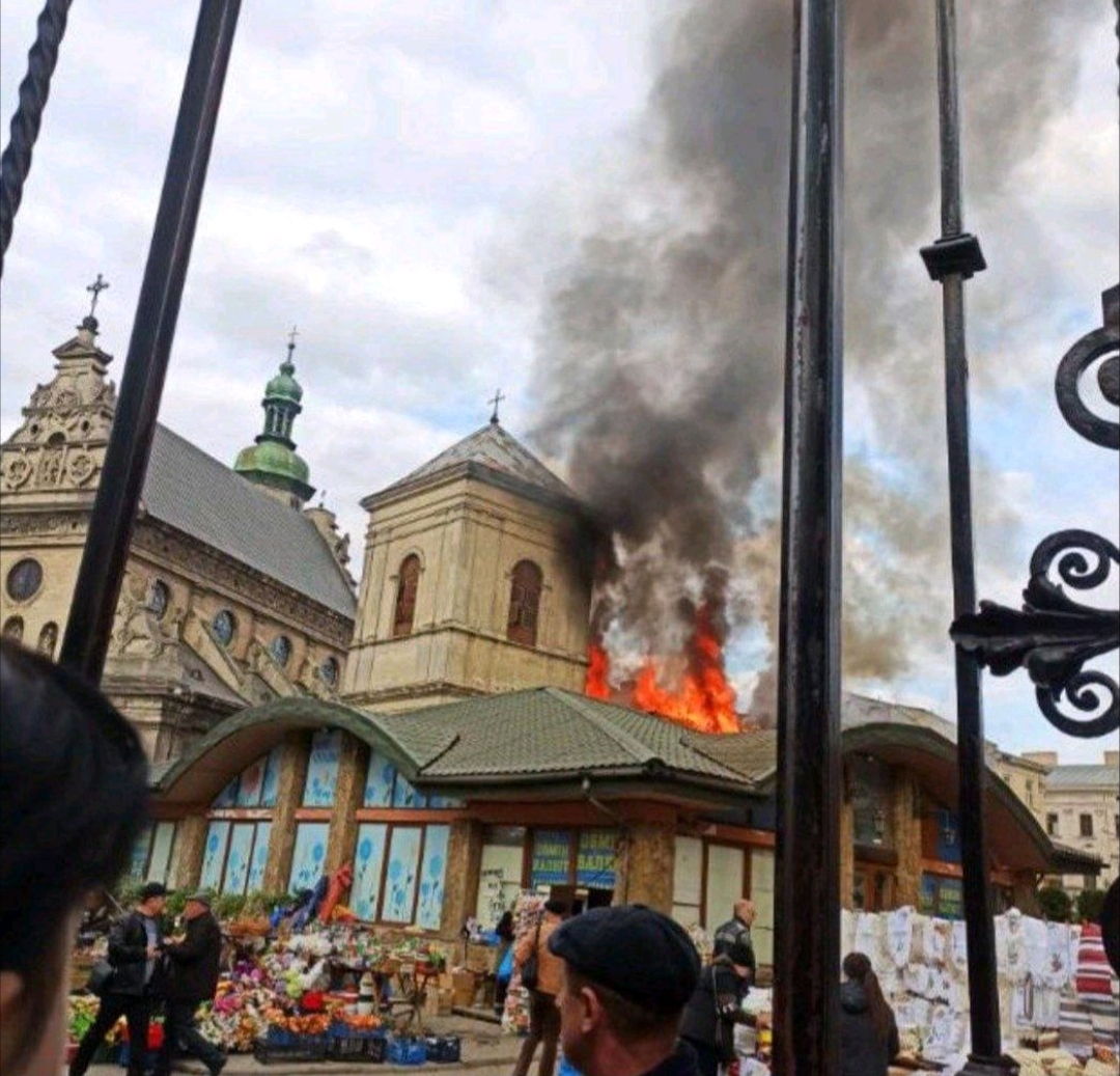 Raid russi su Lviv: nel mirino il cuore storico