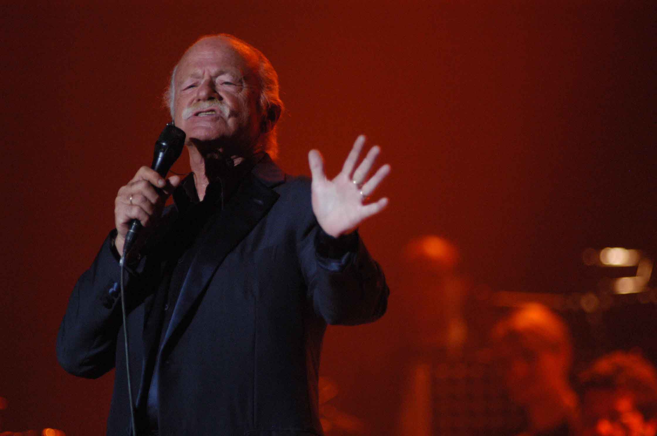 Falce e sportello bancario