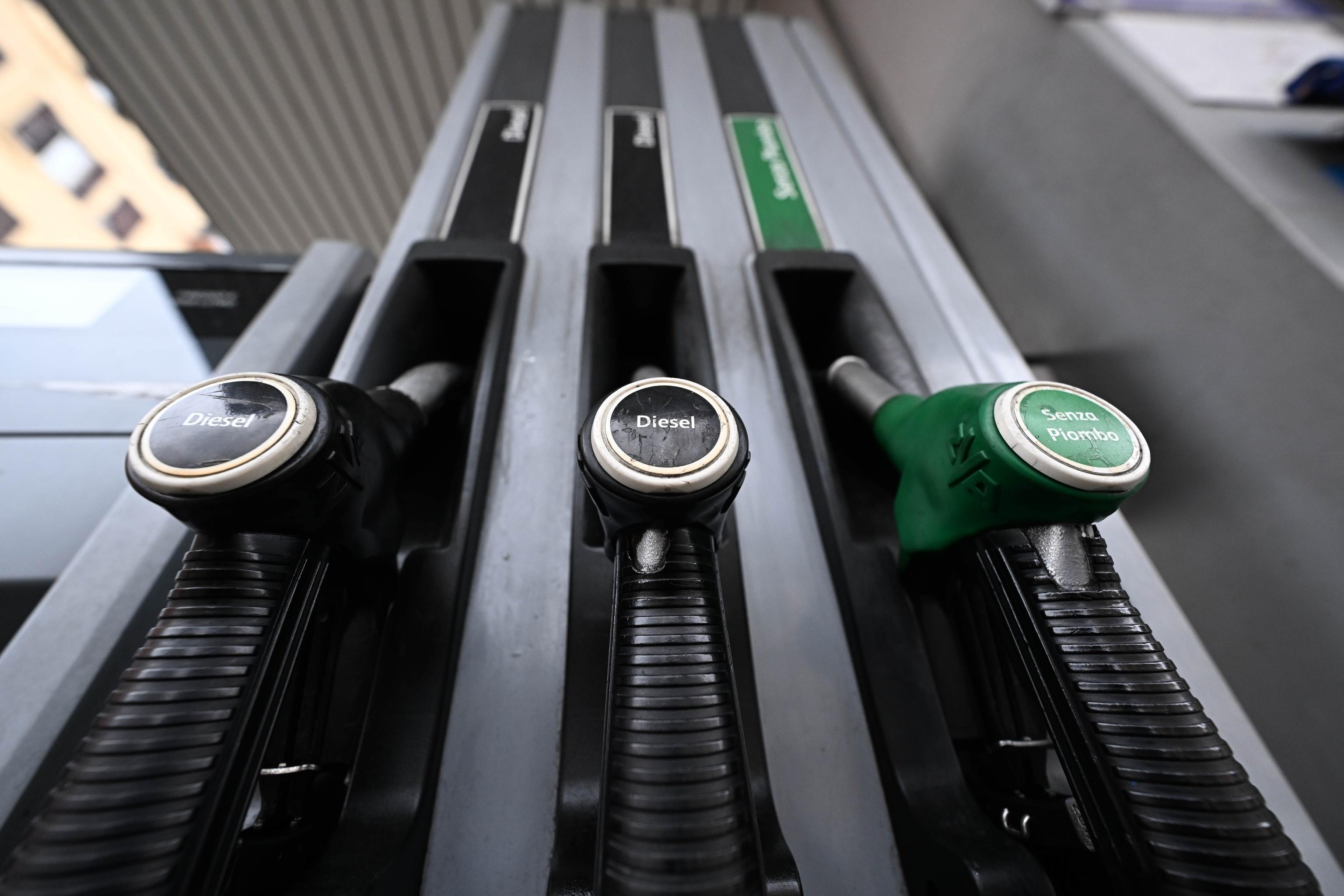 Caro carburanti: prorogato il taglio delle accise