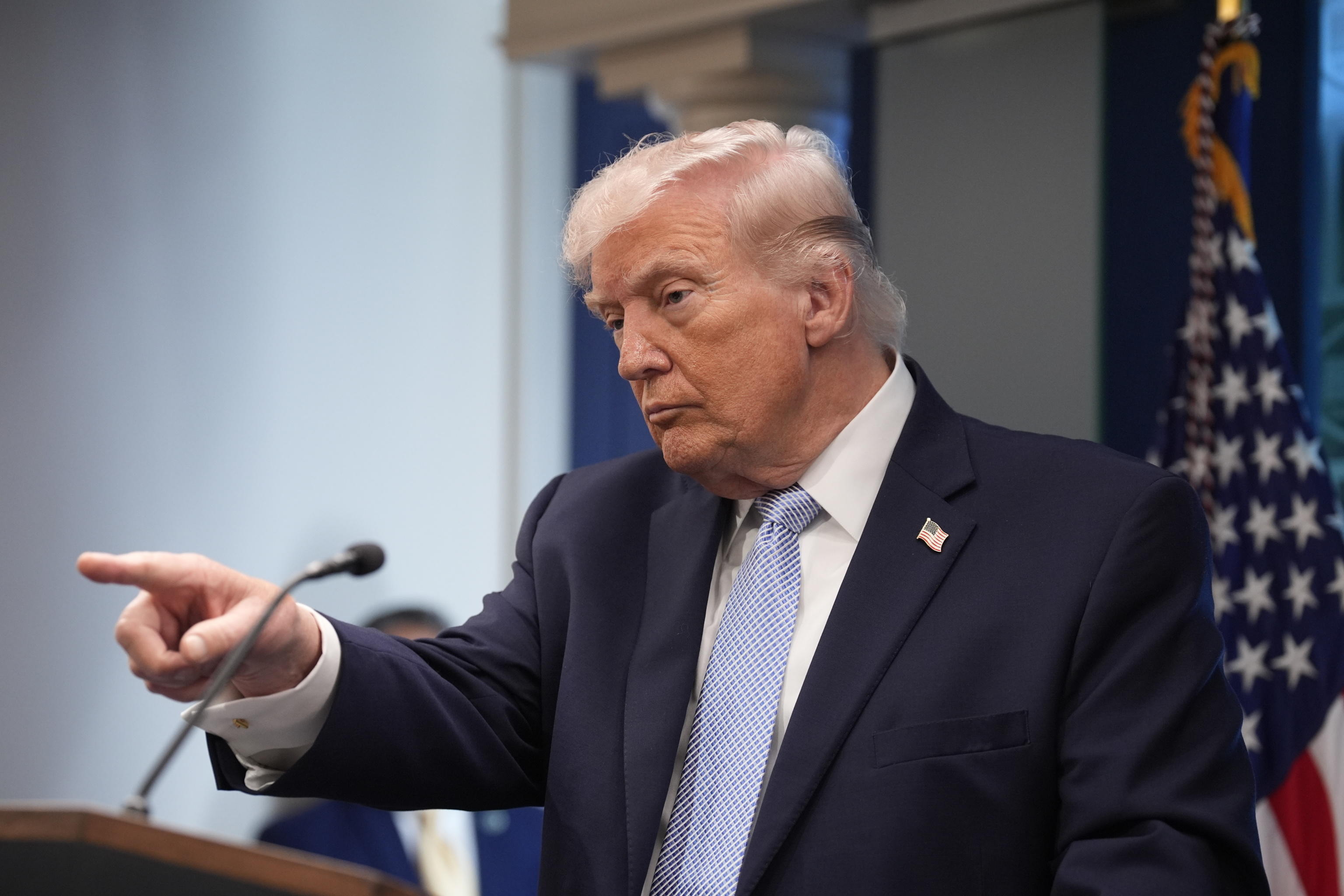 Trump minaccia: l’Iran “potrebbe finire stanotte”