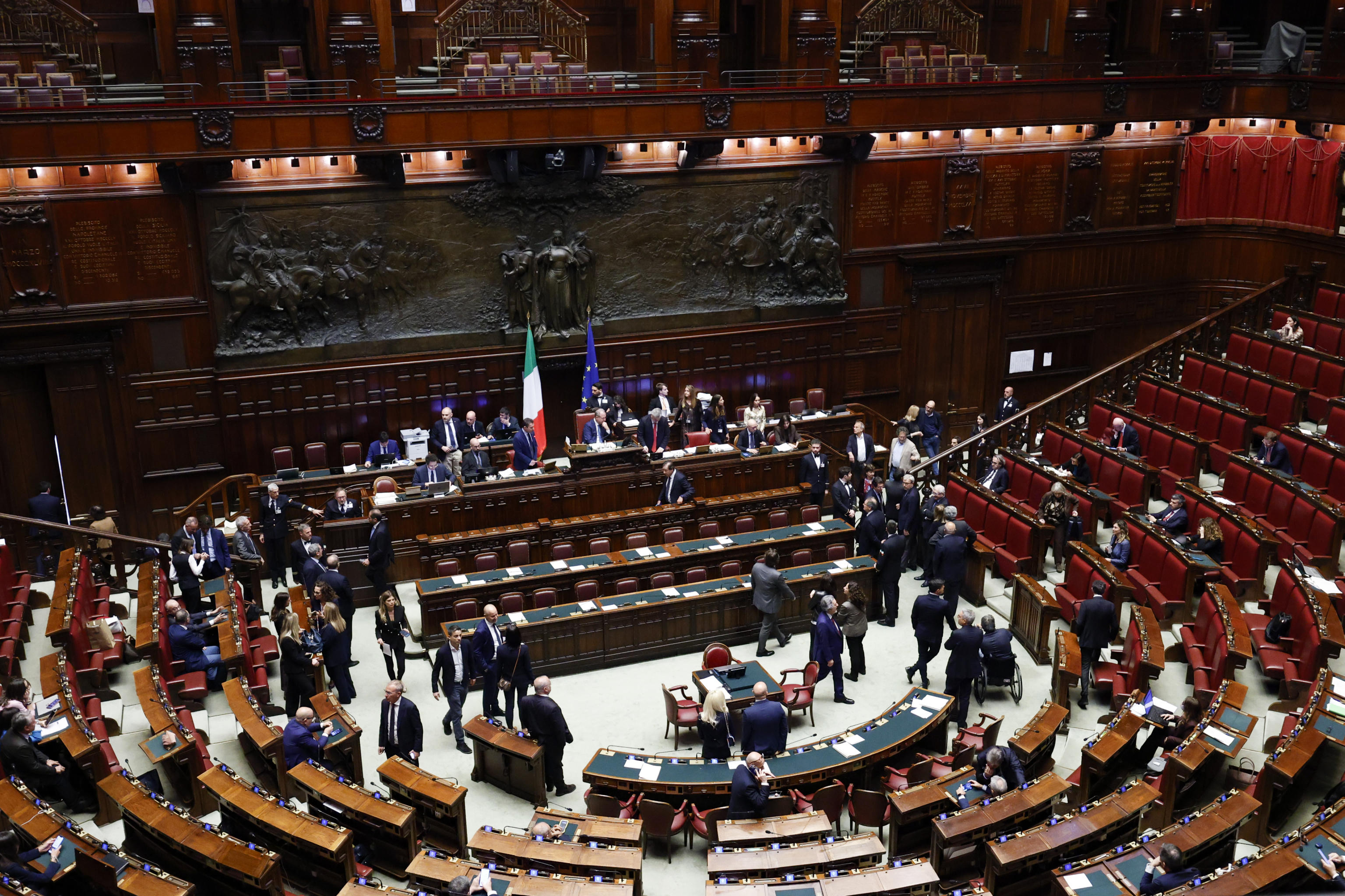 L’eterna soluzione italiana: più spesa, più debito