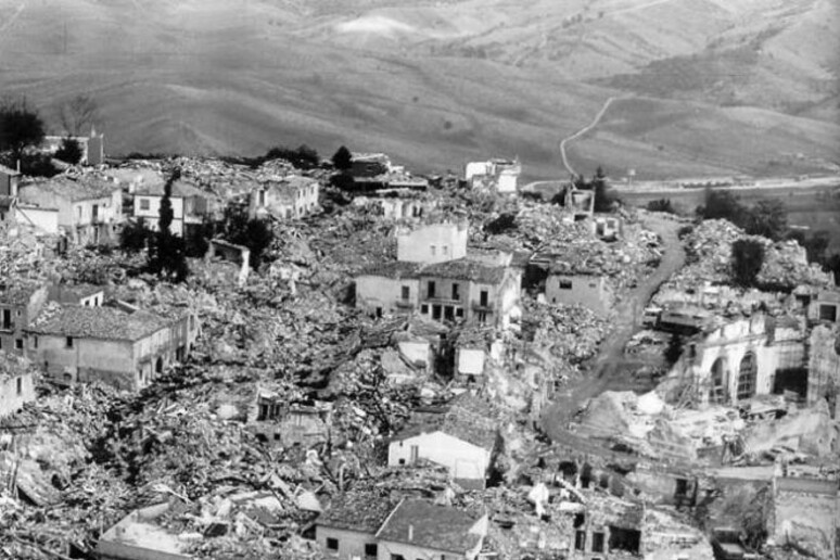 Ricordando un terremoto, in una terra che poco vende e molto dona