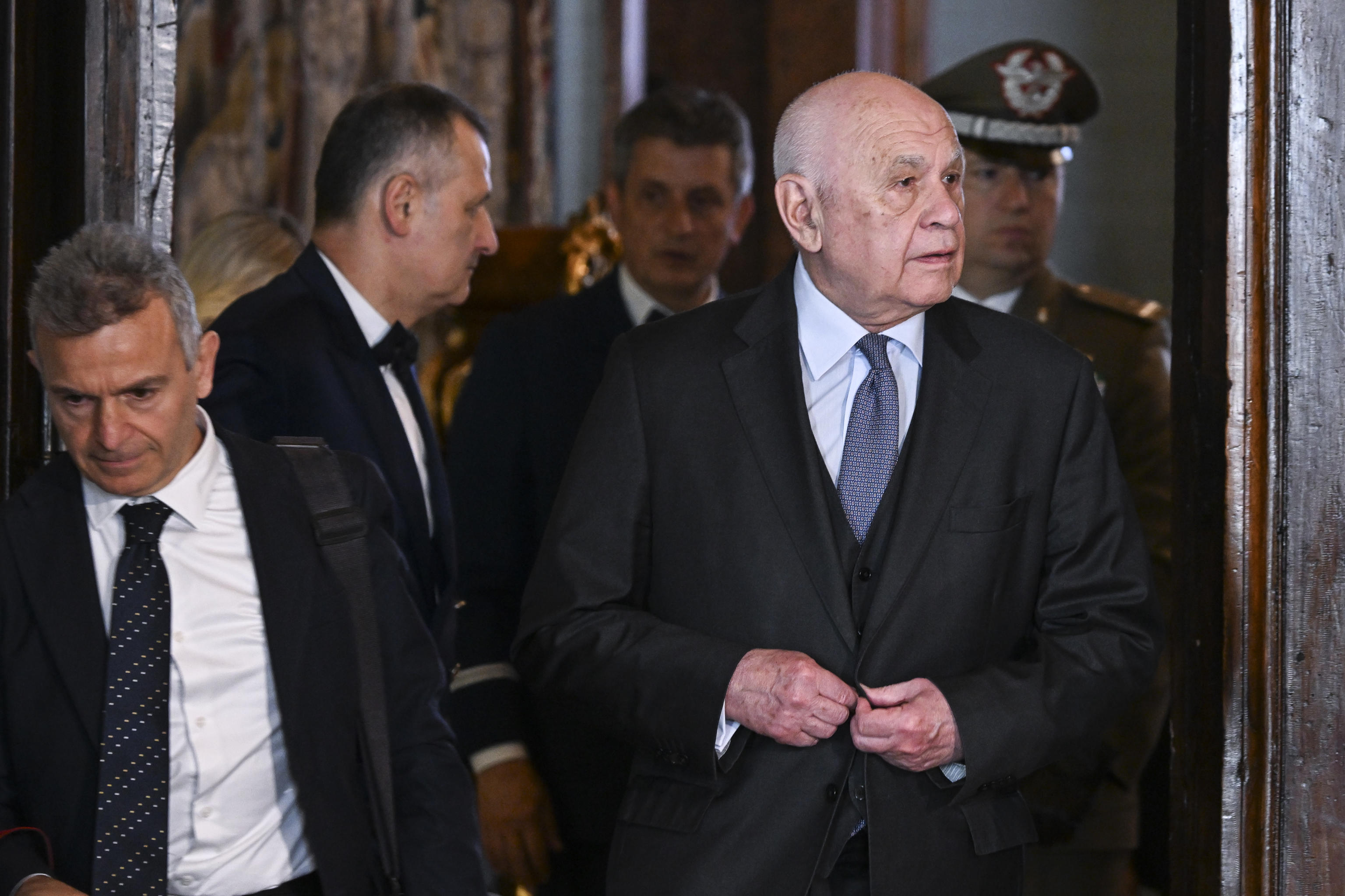 Campo largo di confetture scadute o troppo scadenti