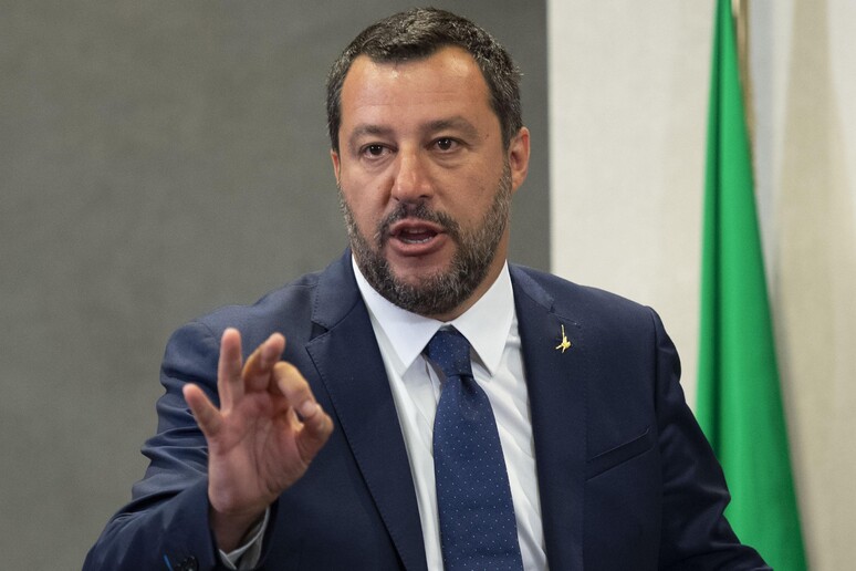Oltre il principio di non contraddizione: Salvini colpevole e innocente