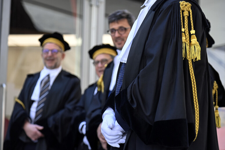 Procure senza freni e Stato sempre più invasivo