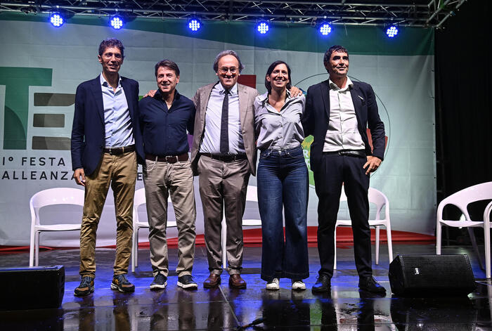 La sinistra autoritaria: il vestito democratico del neofascismo