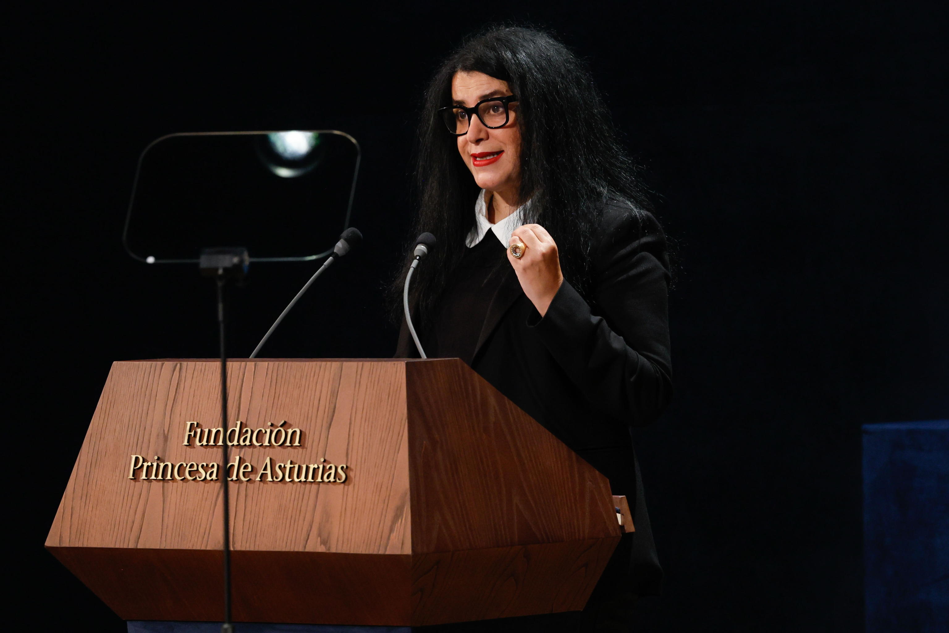 La morte dell’eroica Marjane Satrapi mette la sinistra con le spalle al muro