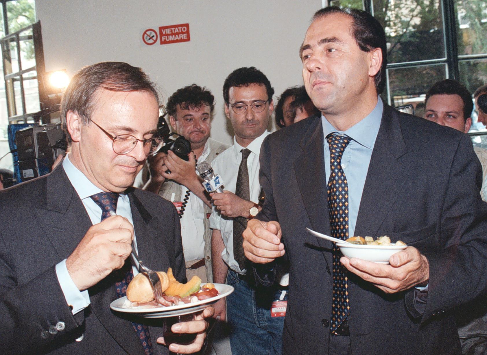 Siamo politicamente creativi: fascismo, Pci, mani pulite