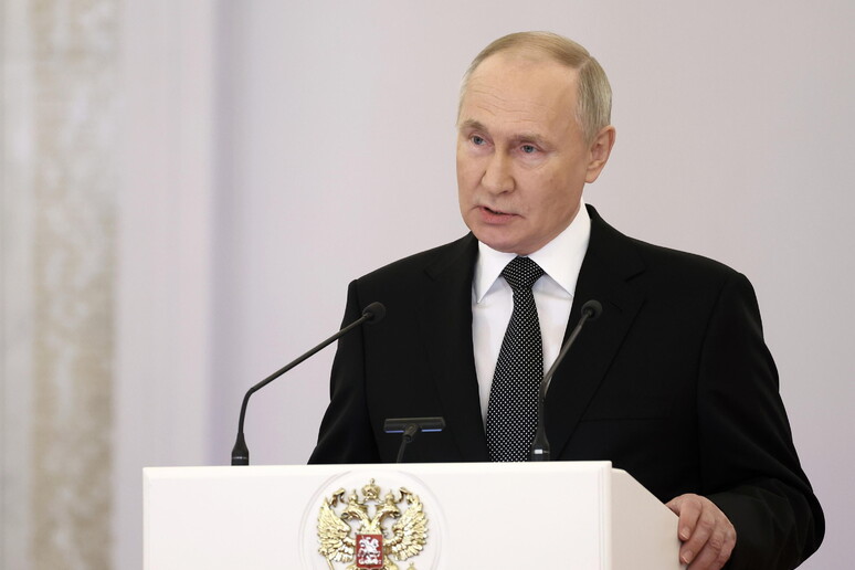 Cpi: sospeso il mandato per Putin se partecipa a negoziati di pace “sotto egida Onu”