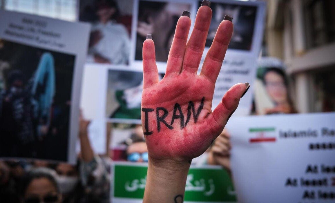Usa e Iran: la trappola del negoziato e il destino di un popolo