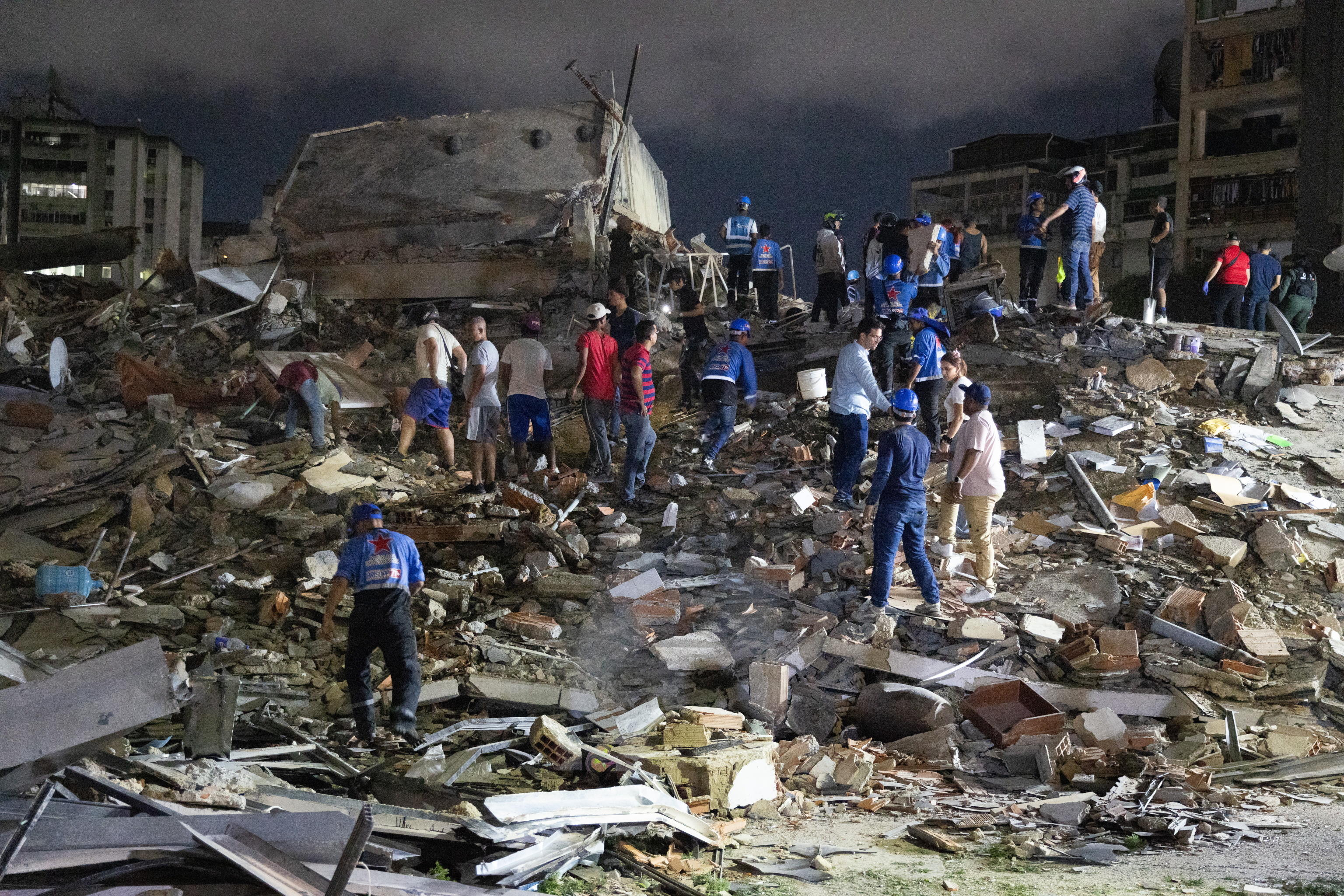 La terra trema in Venezuela, almeno 25mila dispersi