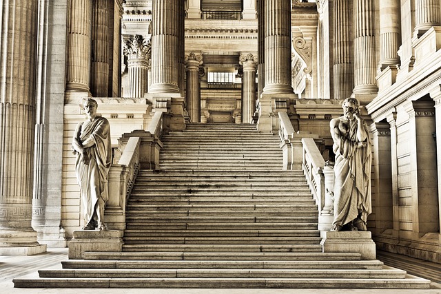 Piove urina nel tribunale di Catania