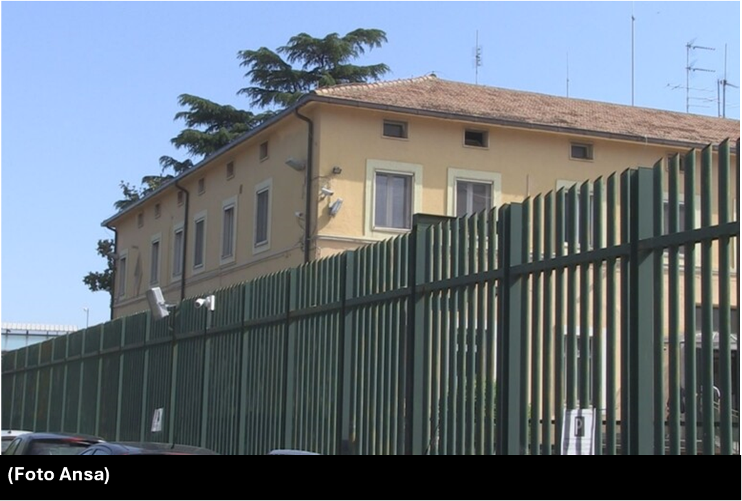 La tortura dei plexiglass nel carcere di Cosenza