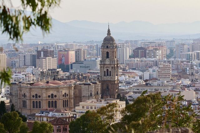 Málaga vieta gli hotel, ma non costruisce le case