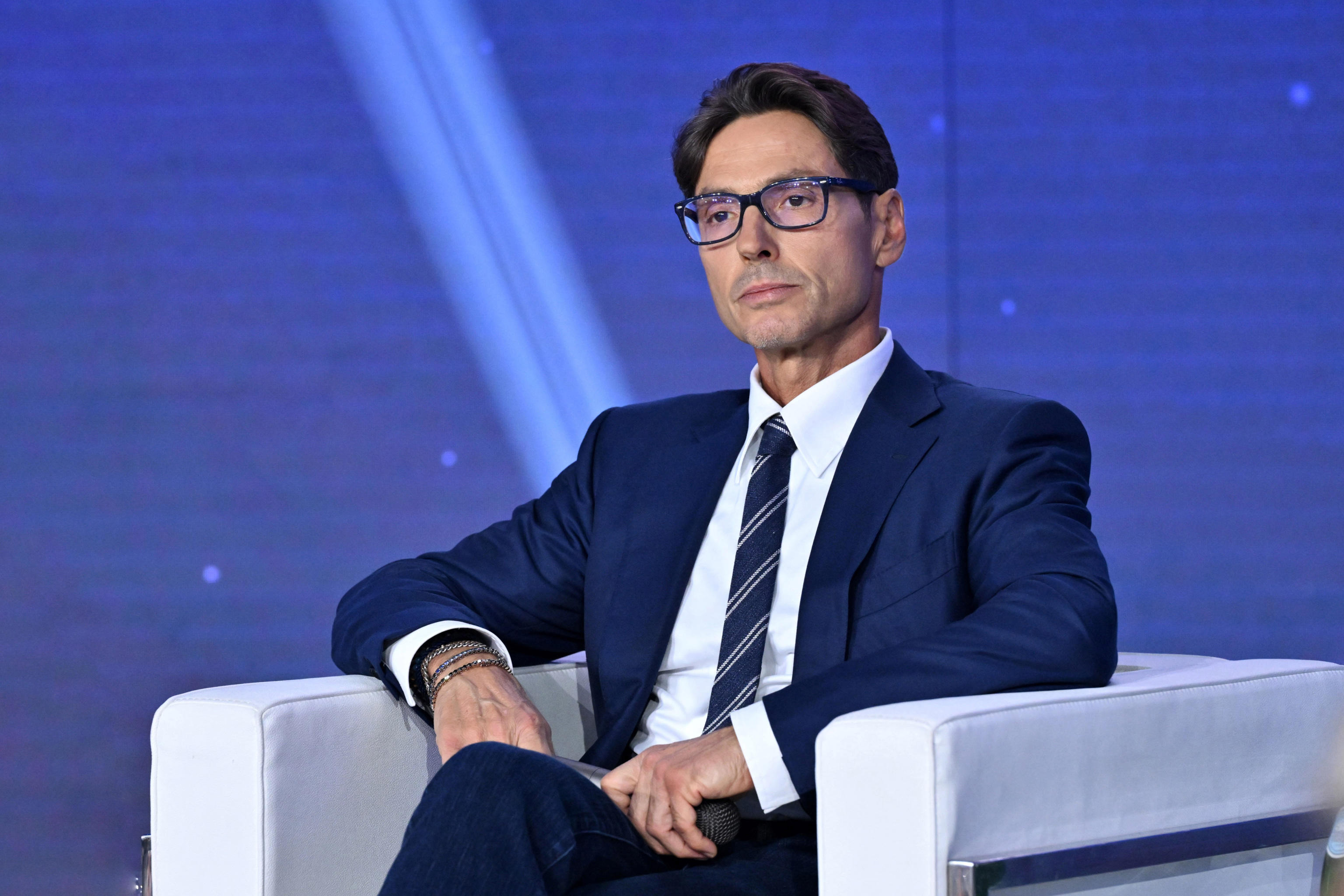 Occhio Roberto al pugno di Pier Silvio