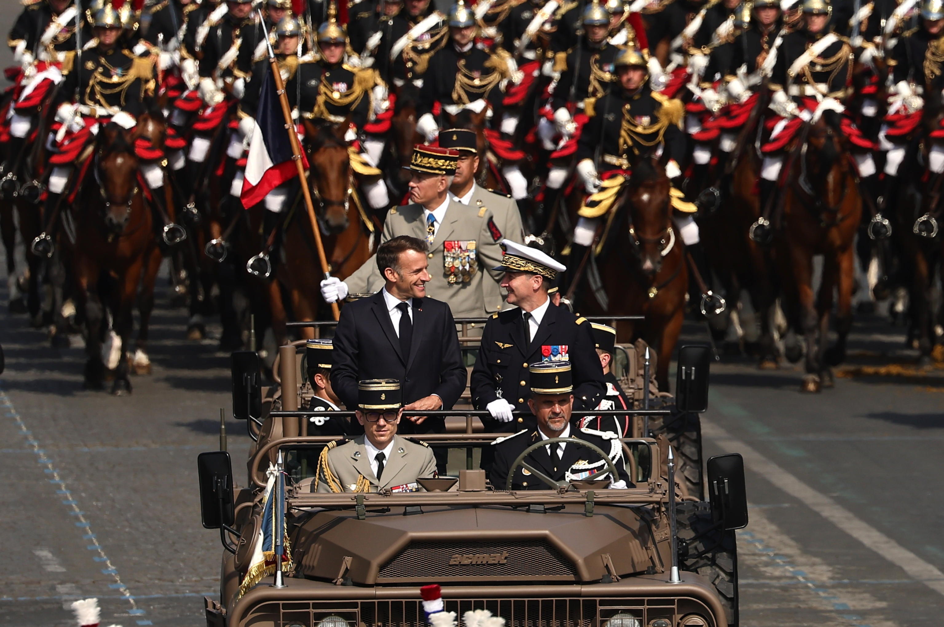 Festa nazionale in Francia: a Parigi sfilano i volenterosi